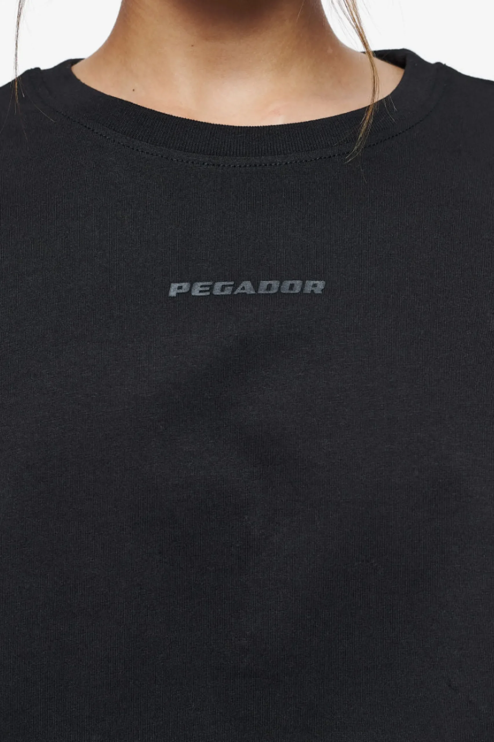 Pegador Tees|Layla Oversized Cropped Tee Black Gum