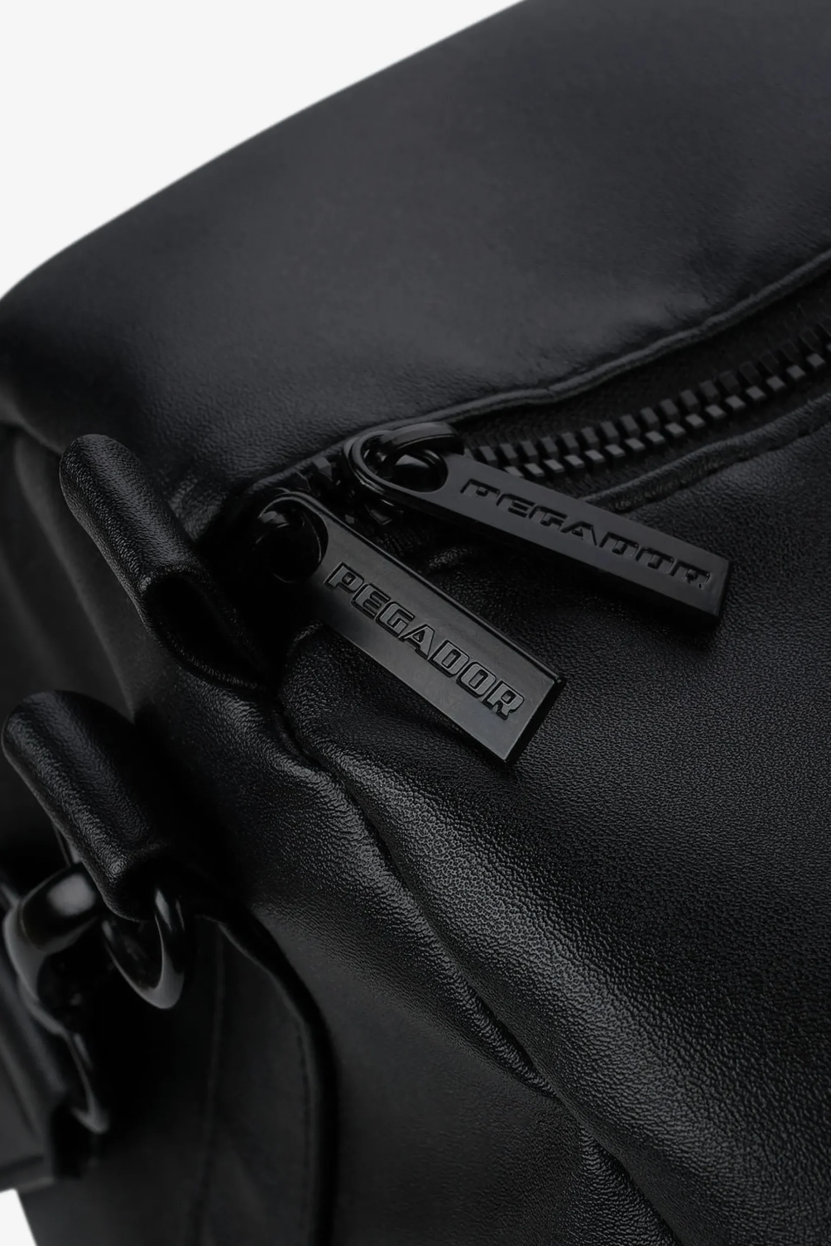 Pegador Bags|Bags|Strahan Logo Faux Leather Weekender Black